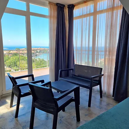 Pashovi Apartment